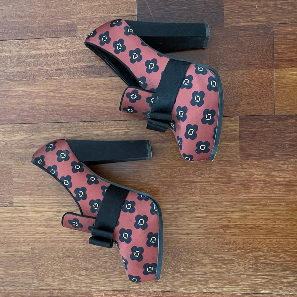 Urban Outfitters Pumps - Picture 2 of 2